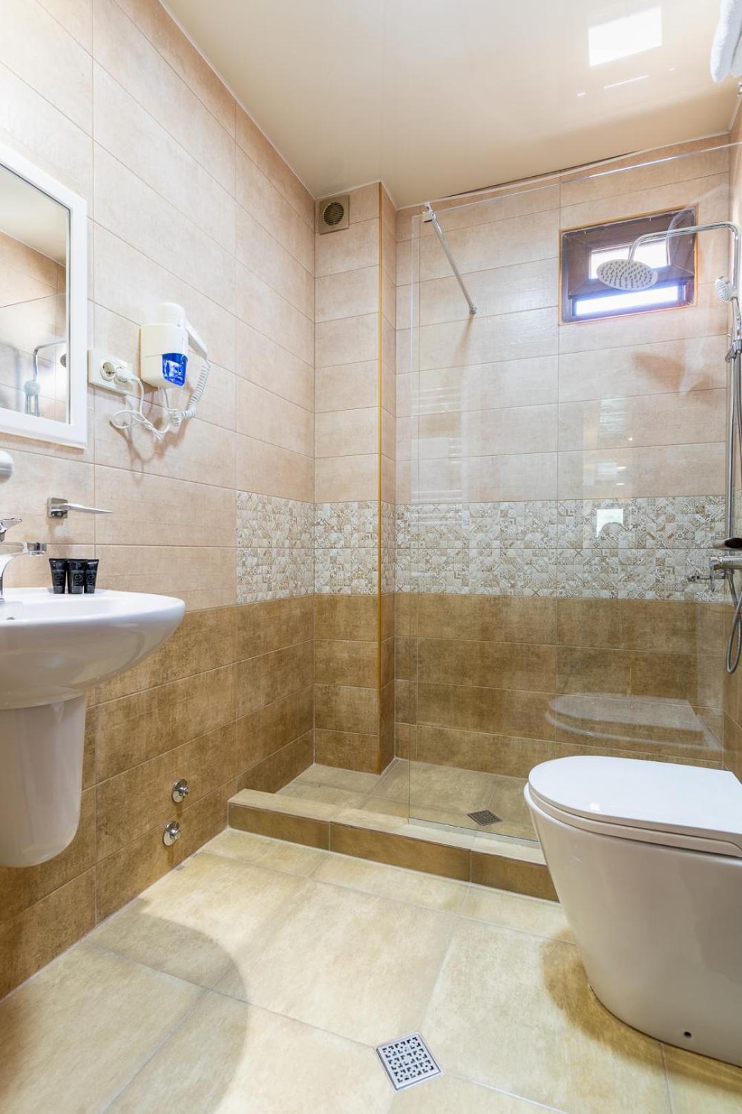 Hotel Gold Tower Mestia Ngoại thất bức ảnh