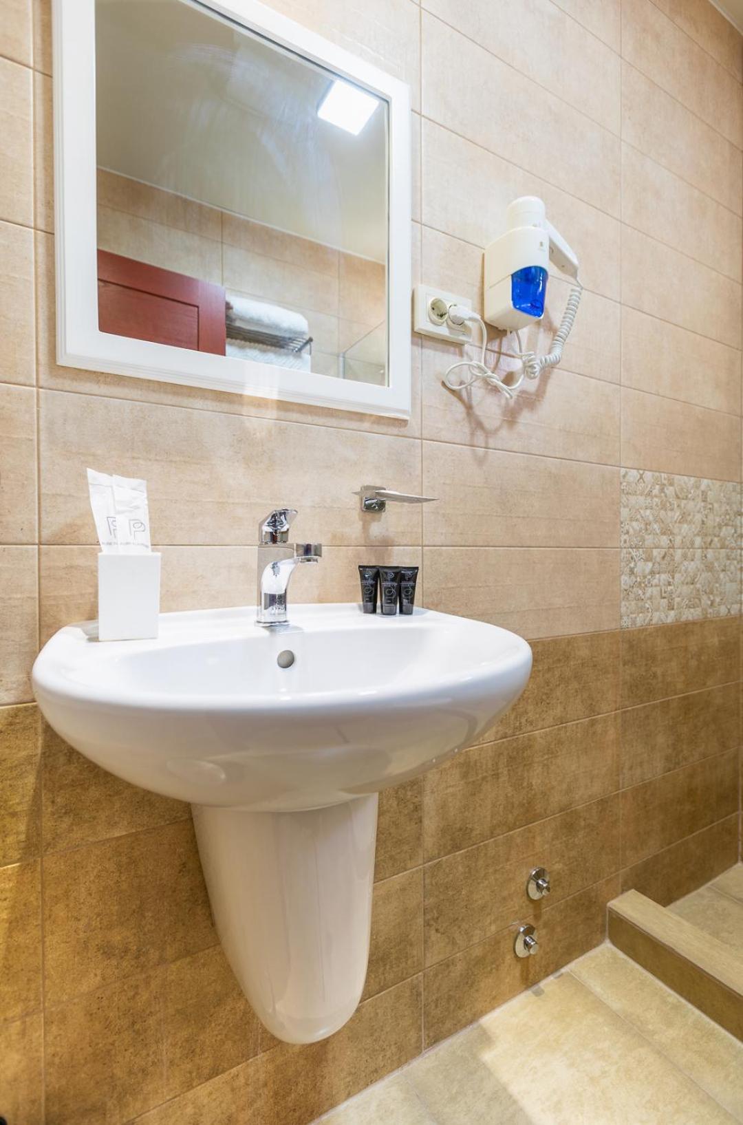 Hotel Gold Tower Mestia Ngoại thất bức ảnh